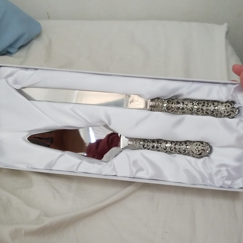Fifth Avenue Cake Servers